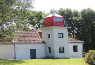 Seitansicht vom Leuchtturm Gollwitz // © Kurverwaltung Insel Poel Seitansicht vom Leuchtturm Gollwitz // © Kurverwaltung Insel Poel