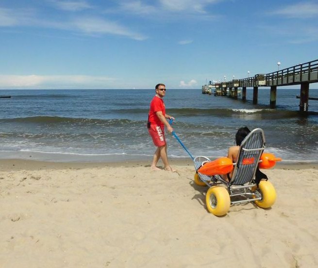 Strandrollstuhl in Koserow auf Usedom // © Kurverwaltung Koserow Strandrollstuhl in Koserow auf Usedom // © Kurverwaltung Koserow