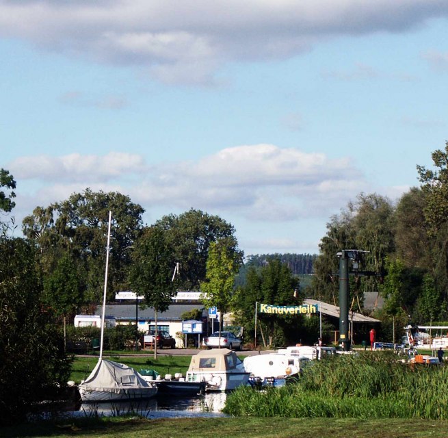 Ansicht Wasserfreizeit Bremer mit Krananlage des Wasserwanderrastplatzes Kösters-Eck, © Wolfgang Bremer