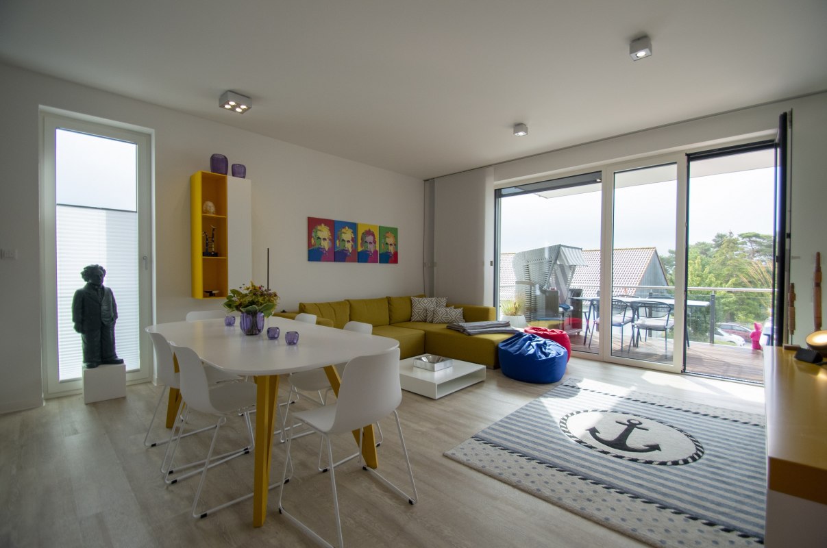 Wohnzimmer mit Balkon // &copy; Kathrin Koschwitz