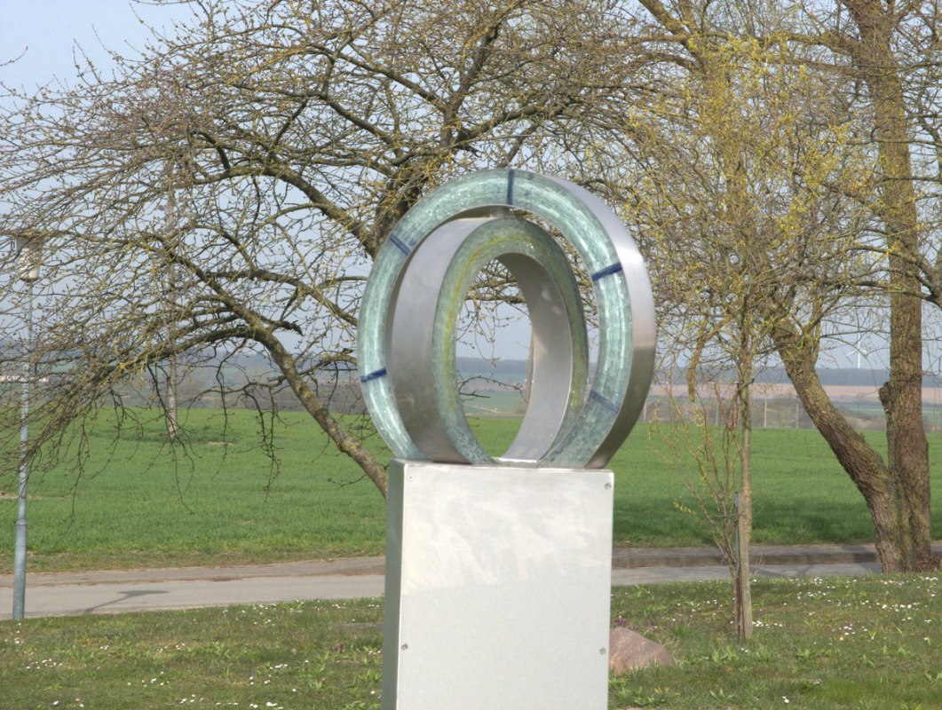 "Durchblick" - Fusingglas auf Edelstahl // © W. Kothe "Durchblick" - Fusingglas auf Edelstahl // © W. Kothe