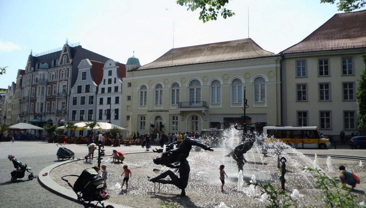 Hier gehts los am wunderschönen Brunnen der Lebensfreude, © © SF