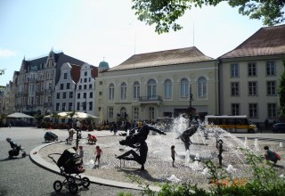 Hier gehts los am wunderschönen Brunnen der Lebensfreude, © © SF Hier gehts los am wunderschönen Brunnen der Lebensfreude, © © SF
