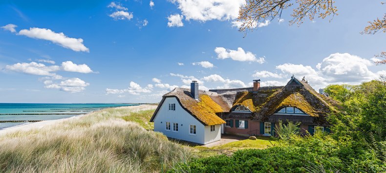 &copy; AdobeStock majonit