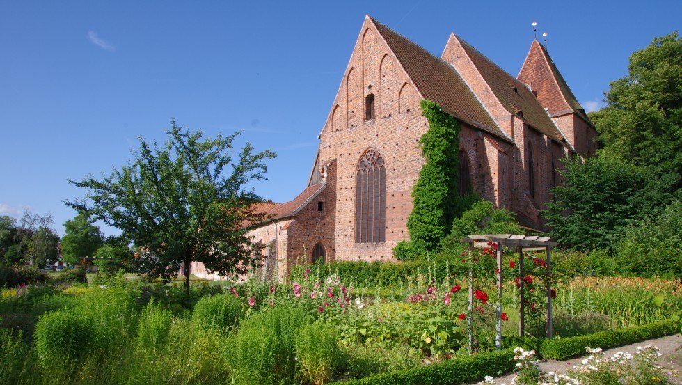 Der Klostergarten grenzt direkt an unser Gästehaus // © Klosterverein Rehna e.V. / Burkhard Schmidt Der Klostergarten grenzt direkt an unser Gästehaus // © Klosterverein Rehna e.V. / Burkhard Schmidt