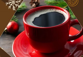 Rote Tasse mit Kaffee mit weihnachtlichem Hintergrund und grafischen Elementen, © Zoo Schwerin