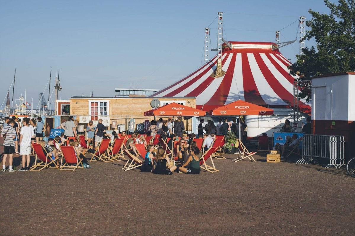 &copy; Rico Burnecki