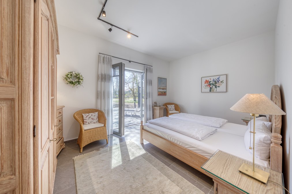 Schlafzimmer mit Doppelbett und Terrassenzugang, © André Pretzel Schlafzimmer mit Doppelbett und Terrassenzugang, © André Pretzel