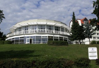 Außenansicht des Rehazentrums // © Sabrina Wittkopf-Schade Außenansicht des Rehazentrums // © Sabrina Wittkopf-Schade