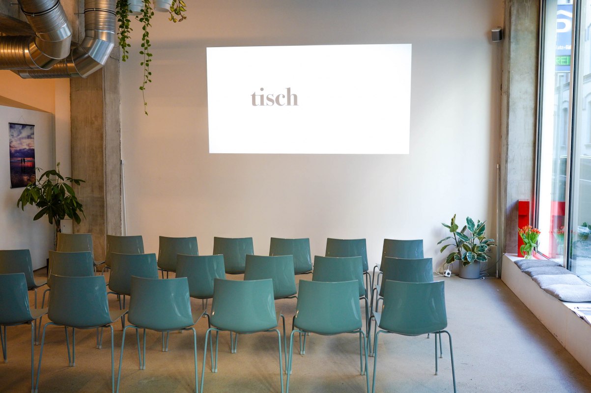 &copy; Co-Working Caf&eacute; tisch