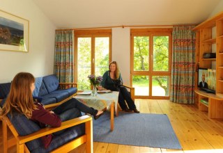 Wohnzimmeransicht der "Blauen FeWo" // &copy; Palm's kinderfreundliches Ferienhaus
