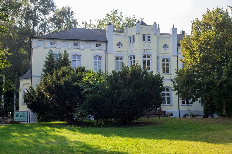 Im Gutshaus M&uuml;hlen Eichsen wird heute eine sozialtherapeutische Einrichtung betrieben. // &copy; Frank Burger