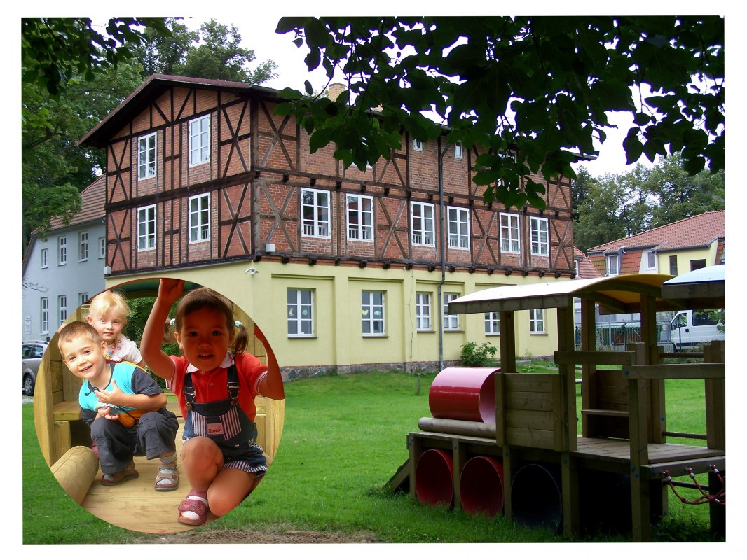 Zicht op het familiecentrum vanaf de speeltuin // &copy; Familienzentrum Neustrelitz