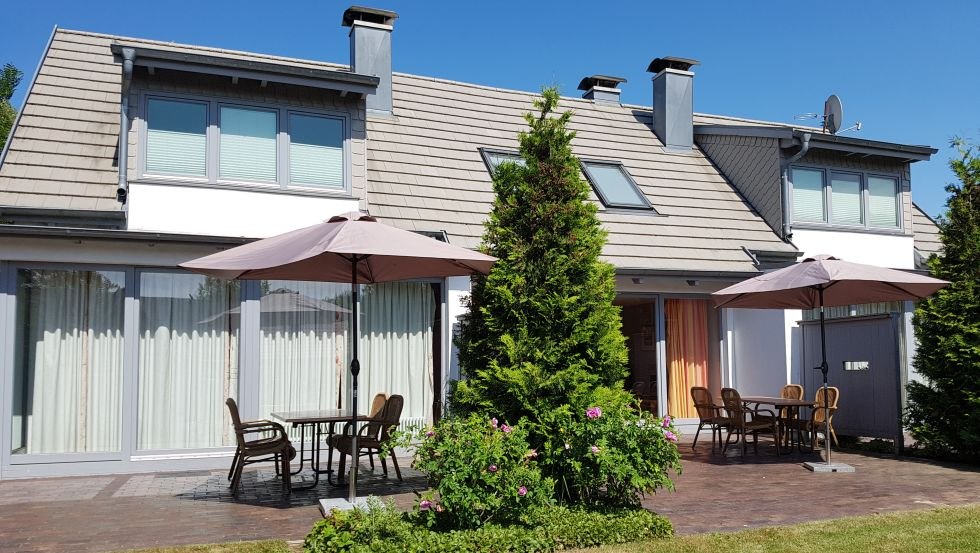 Terrasse Ferienhaus Quäkenpüker, © alpina Aktiengesellschaft Garten-, Landschafts-, Sportplatzbau Terrasse Ferienhaus Quäkenpüker, © alpina Aktiengesellschaft Garten-, Landschafts-, Sportplatzbau