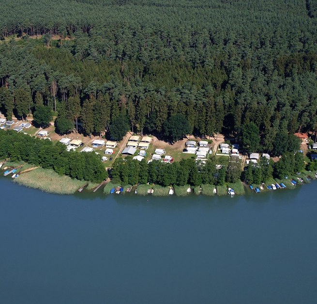 Ruhe genie&szlig;en direkt am See inmitten ausgedehnter W&auml;lder. // &copy; Haveltourist
