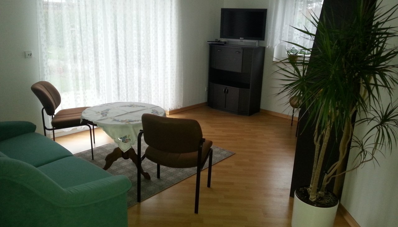 Ferienwohnung Erdgeschoss behindertengerecht, Dusche, Geschirrsp&uuml;ler, Grill, Herd, Microwelle,Kaffeeautomat, Wasserkocher Toaster usw, &copy; Ferienwohnung Erdgeschoss