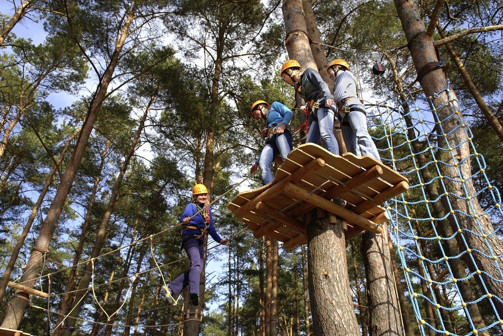 Gut gesichert mit Klettergurt/-steigset, und Helm. Mit Sicherheit Neues erleben! // © Haveltourist Gut gesichert mit Klettergurt/-steigset, und Helm. Mit Sicherheit Neues erleben! // © Haveltourist