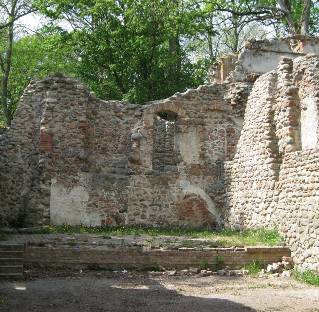Umgeben von hohen Eichen ein verwunschener Platz im Landgrabenthal // &copy; Angelika Michaelis