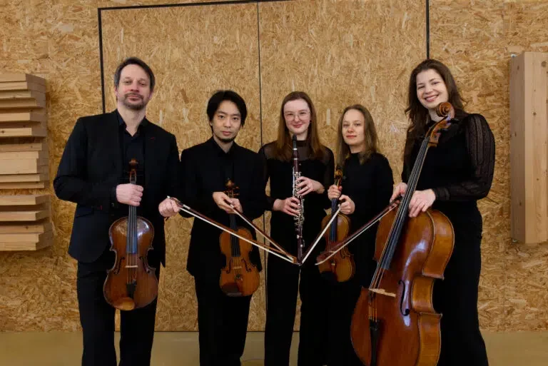 Fotograf Tobija Haders // &copy; https://www.om-stiftung.org/veranstaltung/kirchenkonzert-gross-trebbow-mai-2026/