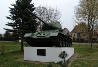 Panzerdenkmal in Lalendorf - russischer Panzer des Typs T-34, &copy; B. Fischer