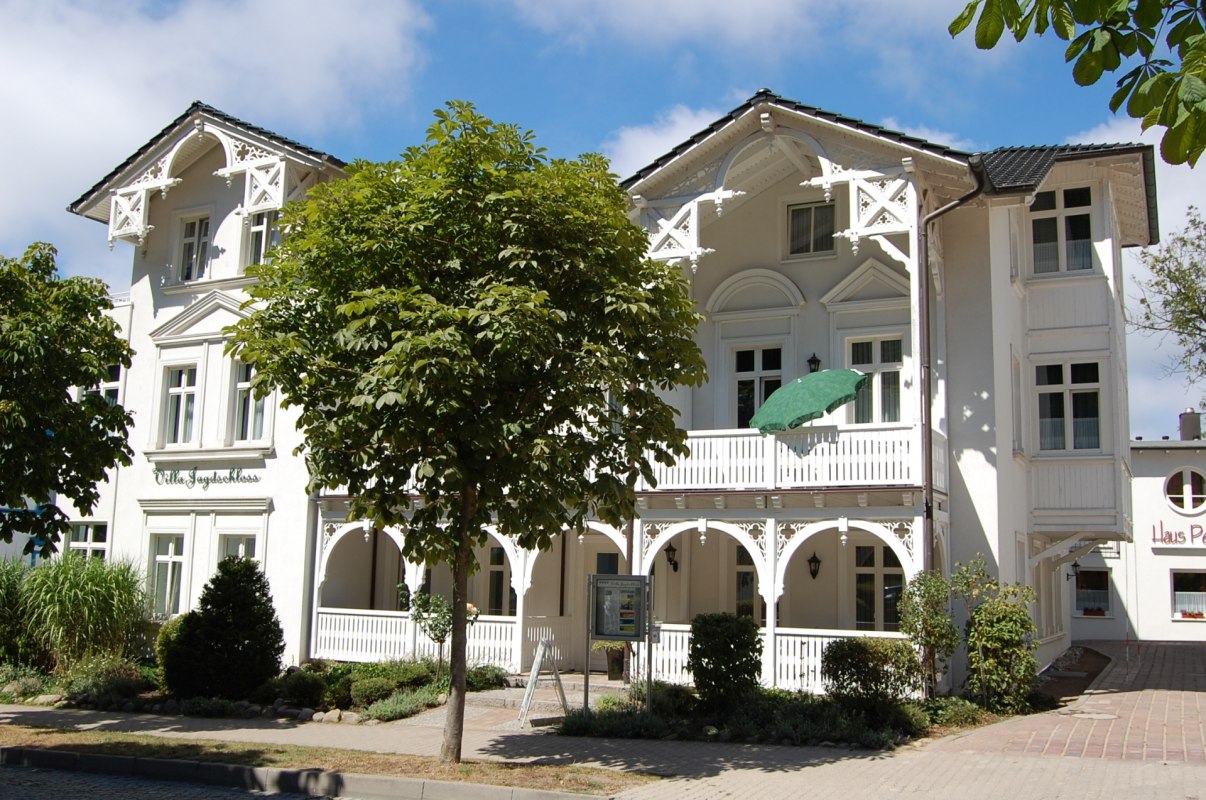 Appartementhaus Villa Jagdschloss // © Pflug Julian Appartementhaus Villa Jagdschloss // © Pflug Julian