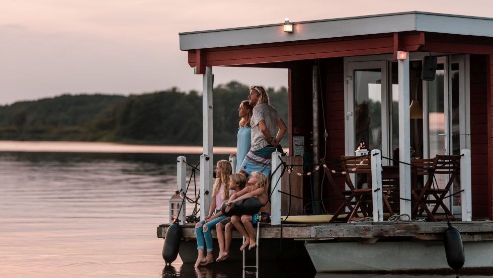 Beim Hausbooturlaub mit der Familie ist Entspannung in der Natur garantiert // © MV-T/Kirchgessner Beim Hausbooturlaub mit der Familie ist Entspannung in der Natur garantiert // © MV-T/Kirchgessner
