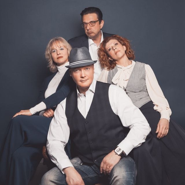 &copy; PicturePeople