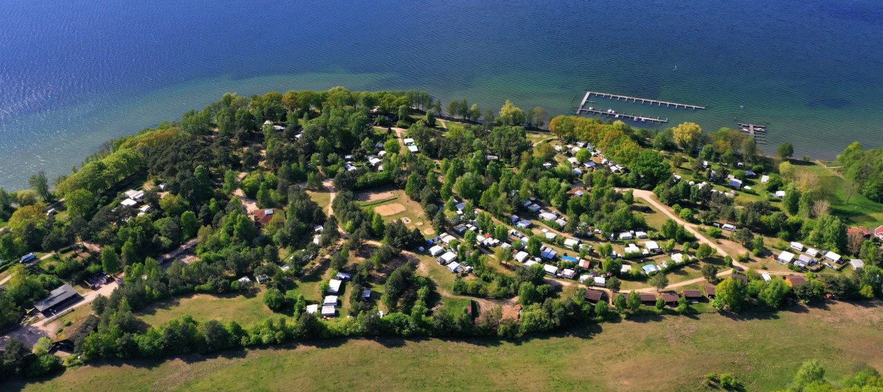Naturcamping Zwei Seen auf einer Halbinsel am Plauer See mit eigener Marina f&uuml;r Camper mit Motor-/Segelboot // &copy; ZweiSeen.de