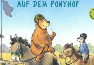 Buchcover: Dr. Brumm und zwei Freunde sitzen auf einem Pony; Dr. Brumm sitzt verkehrt herum // &copy; Stadtbibliothek Stralsund