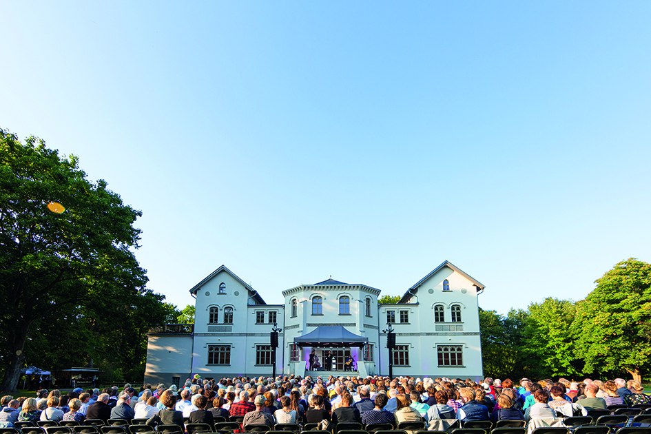 Konzert im Park von Schloss Schwiessel // &copy; Oliver Borchert