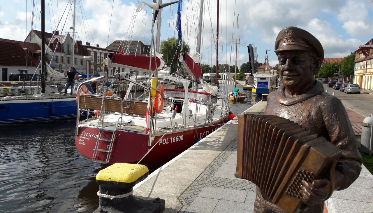 Einige Bronzefiguren gibt es an der Hafenpromenade und im Stadtzentrum des Seebades Ueckerm&uuml;nde zu entdecken., &copy; Stadt Seebad Ueckerm&uuml;nde