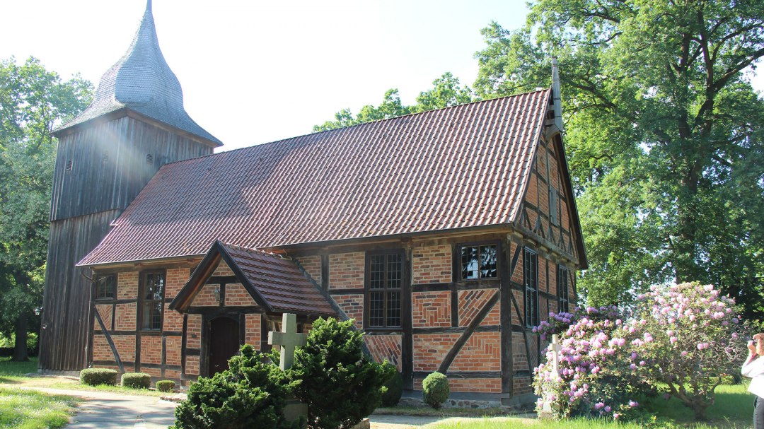 Außenansicht - Kirche Dammwolde, © Silke Voss Außenansicht - Kirche Dammwolde, © Silke Voss