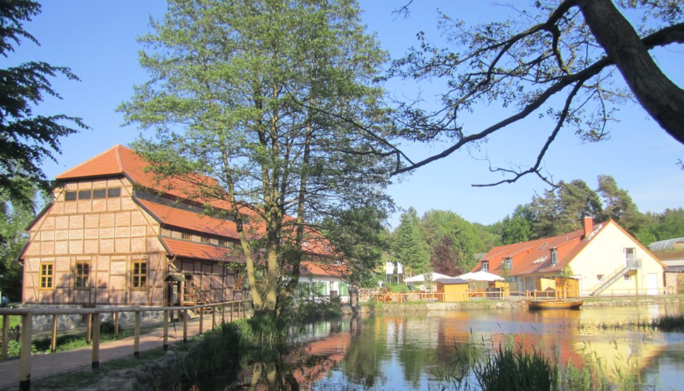 Das Mühlenensemble: Wassermühle, Wohnhaus, Festsaal // © Vincent Leifer Das Mühlenensemble: Wassermühle, Wohnhaus, Festsaal // © Vincent Leifer