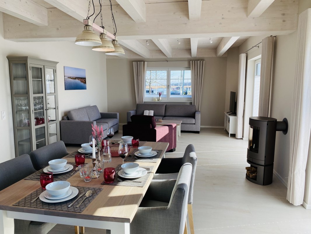 Wohn- und Esszimmer // &copy; Resort Stettiner Haff