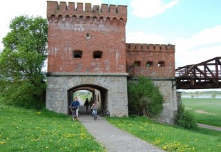 Heute führt ein Rad- und Wanderweg direkt an der Brücke vorbei. // © Gabriele Skorupski Heute führt ein Rad- und Wanderweg direkt an der Brücke vorbei. // © Gabriele Skorupski