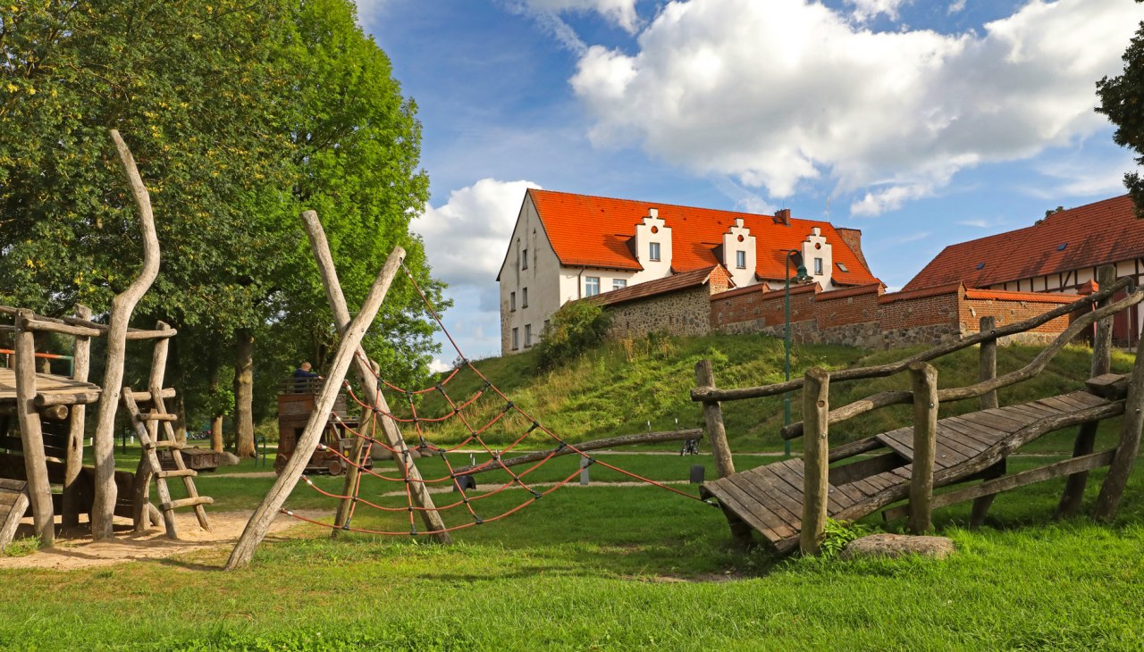 Spielplatz an der Burg Wesenberg_2, &copy; TMV/Gohlke