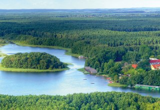 Der Ferienpark Mirow liegt am Granzower See – ein Urlaubsparadies für Familien. // © Ferienpark Mirow GmbH Der Ferienpark Mirow liegt am Granzower See – ein Urlaubsparadies für Familien. // © Ferienpark Mirow GmbH