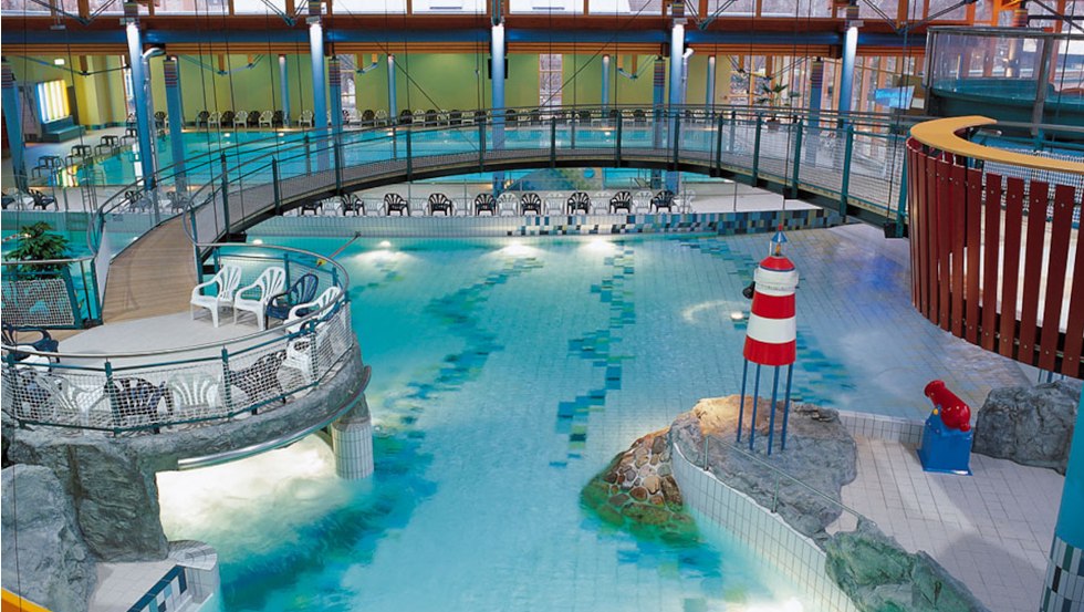 Blick von der Galerie Richtung Abenteuerwellenbecken, &copy; Wonnemar Wismar