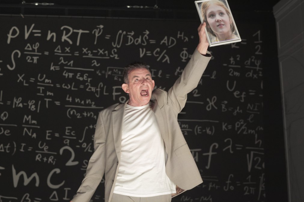 Dominique Horwitz in „Herr Teufel Faust", © Dietrich Dettmann Dominique Horwitz in „Herr Teufel Faust", © Dietrich Dettmann