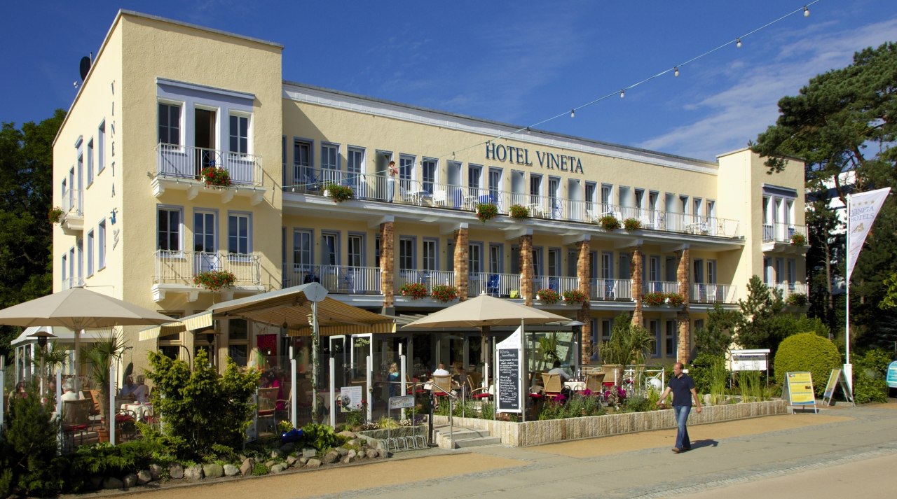 Direkt an der Strandpromenade - Stammhaus der Vineta Hotels. // © Vineta Hotels Direkt an der Strandpromenade - Stammhaus der Vineta Hotels. // © Vineta Hotels