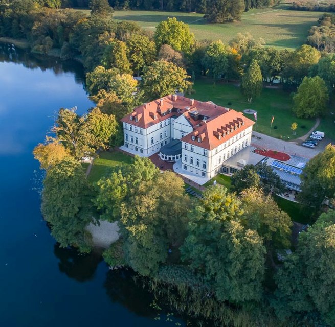 Das Seeschloss Schorssow mit viel Freiraum // &copy; Seeschloss Schorssow