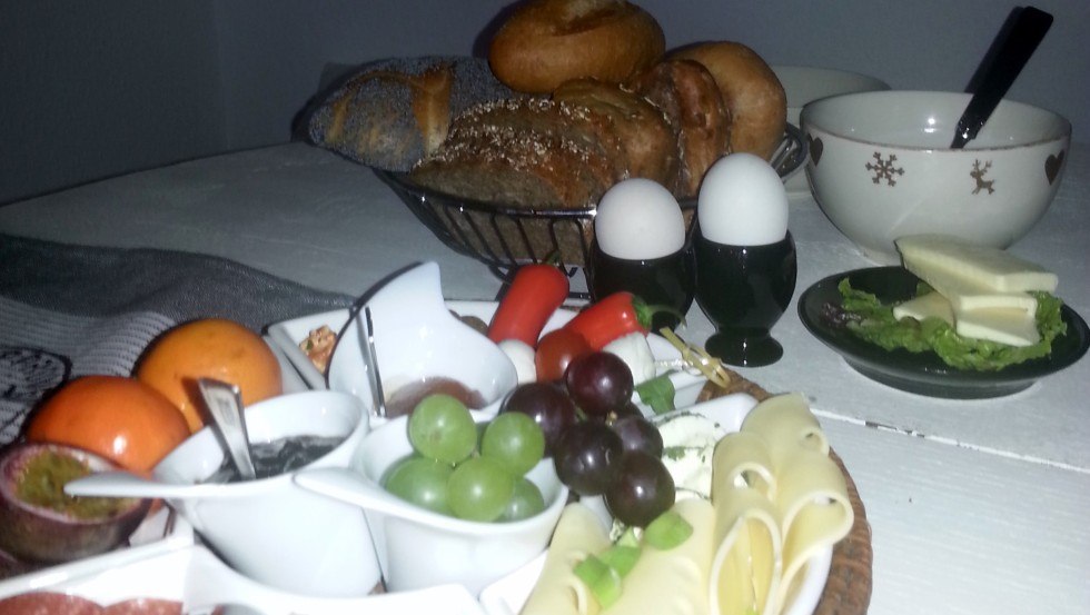 Frisch und gestärkt in den Tag mit unserem Gästehaus-Frühstück // © Anja Holm Frisch und gestärkt in den Tag mit unserem Gästehaus-Frühstück // © Anja Holm