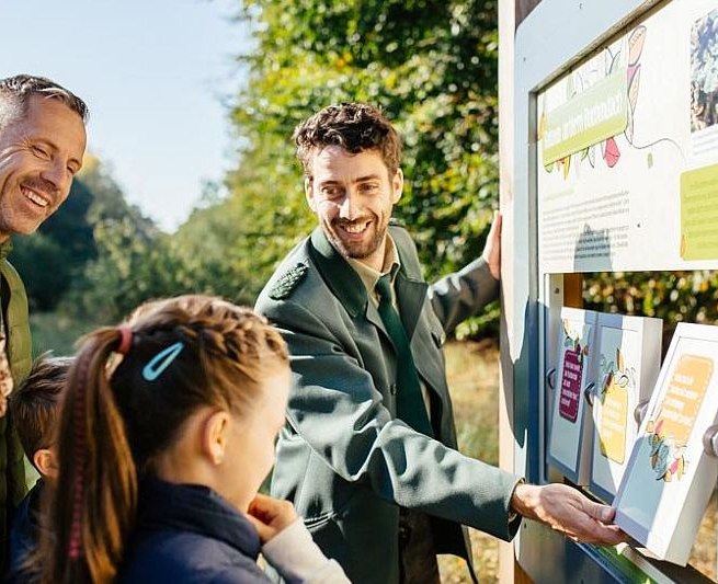Mit der Familie den Walderlebnispfad Ummanz entdecken, &copy; TMV/Roth