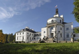 Midden in een landschapspark van meer dan 100 hectare ligt het Schlosshotel Burg Schlitz // © Schlosshotel Burg Schlitz/Petra Stüning Photografie Midden in een landschapspark van meer dan 100 hectare ligt het Schlosshotel Burg Schlitz // © Schlosshotel Burg Schlitz/Petra Stüning Photografie