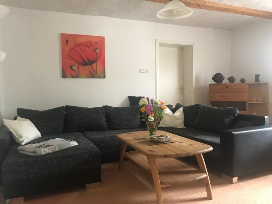 Sie Sitzecke im Wohnzimmer bietet viel Platz für gesellige Abende, © Ines Mante Sie Sitzecke im Wohnzimmer bietet viel Platz für gesellige Abende, © Ines Mante