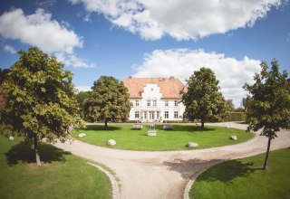 Au&szlig;enansicht Gut Klein Nienhagen // &copy; Gut Klein Nienhagen / Anne Karsten