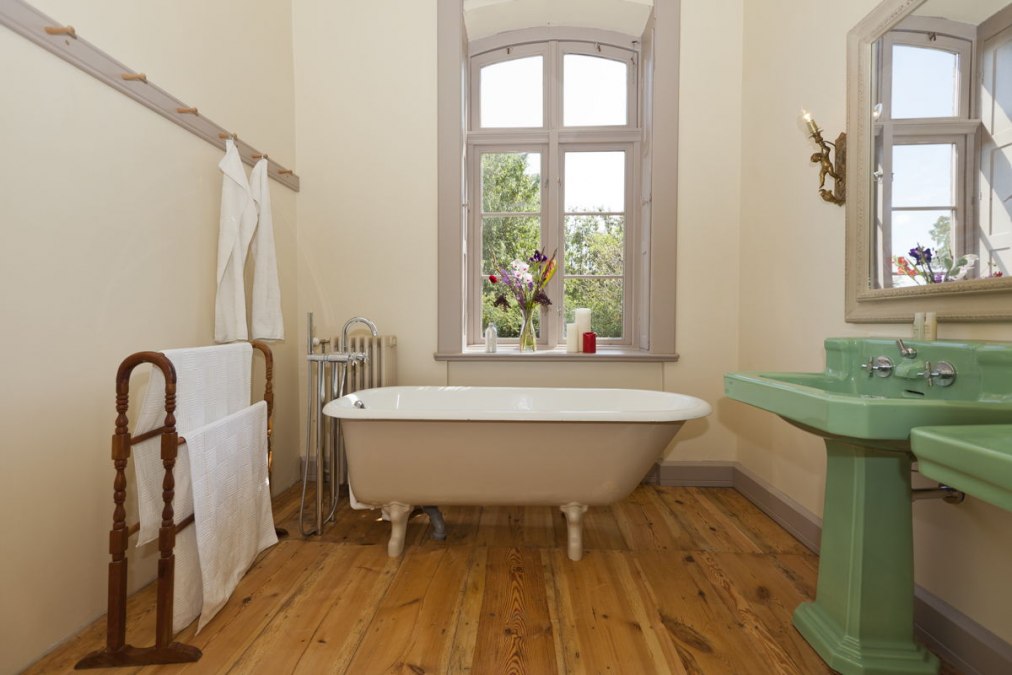 Bad in der Ferienwohnung Rheinsberg im Gutshaus Lexow, &copy; Gutshaus Lexow