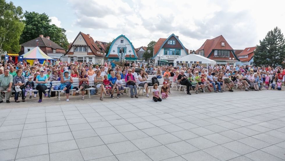 Stimmungsvolle Veranstaltung im Kurpark Boltenhagen // &copy; Kurverwaltung Ostseebad Boltenhagen