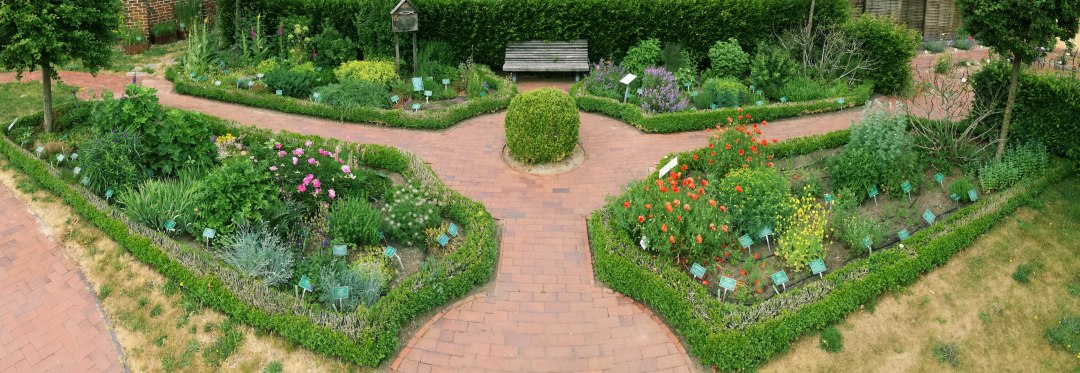 bibel-und-rosengarten-bibelzentrum-barth, © Hans-Joachim Meusel bibel-und-rosengarten-bibelzentrum-barth, © Hans-Joachim Meusel