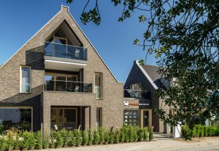 Ansicht der Balkone Schietbüdel, Boddenschnacker und der Terrasse der Wohnung Pinschieter, © Integral Immobilien